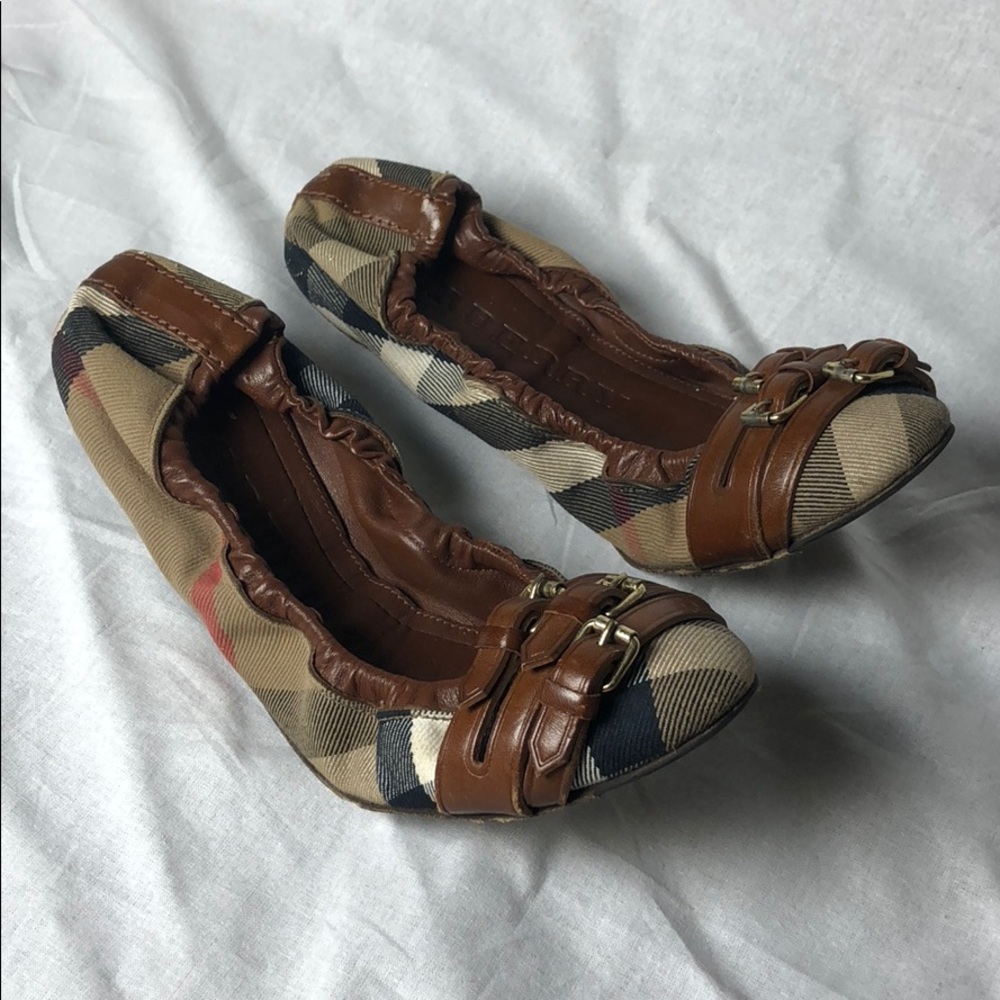 Classic Burberry buckle flats